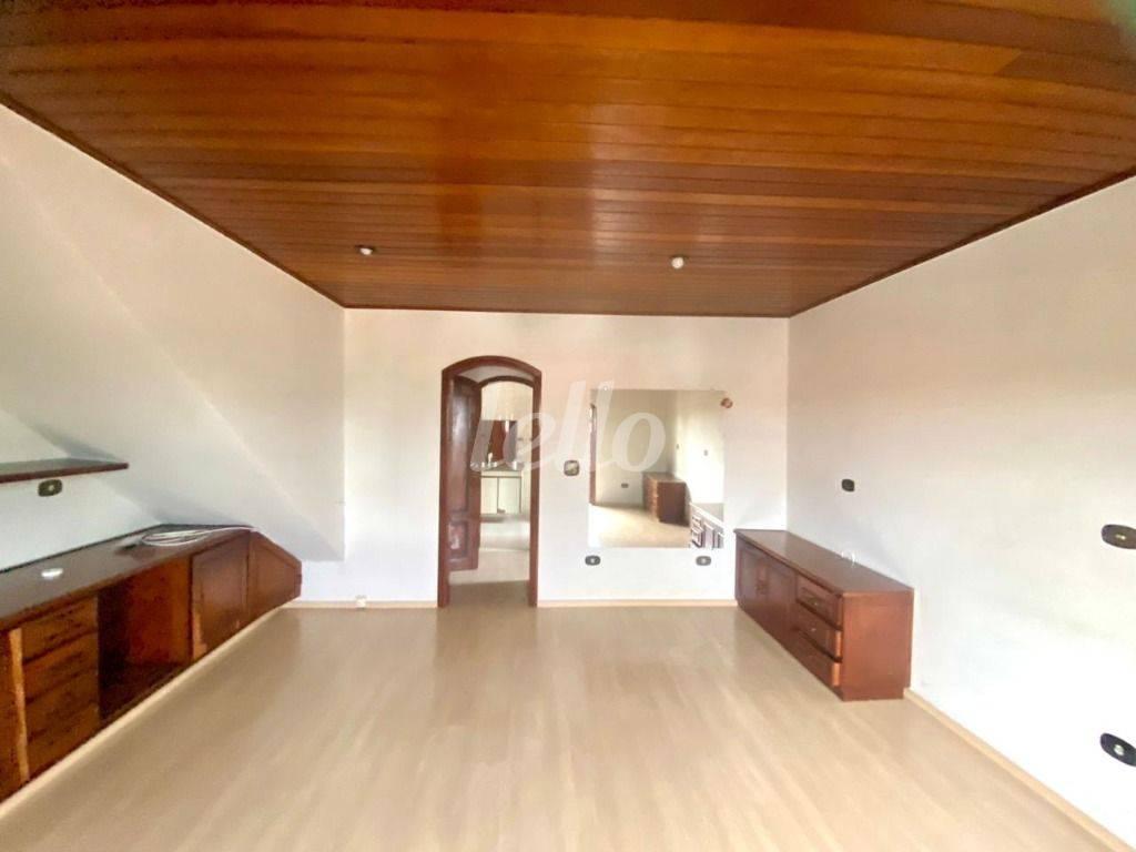 SUÍTE 3 de Casa para alugar, sobrado com 380 m², 4 quartos e 4 vagas em Jardim Teresa - São Paulo