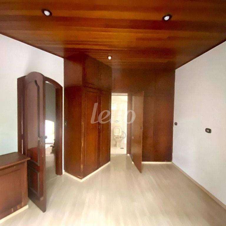 SUÍTE 1 de Casa para alugar, sobrado com 380 m², 4 quartos e 4 vagas em Jardim Teresa - São Paulo