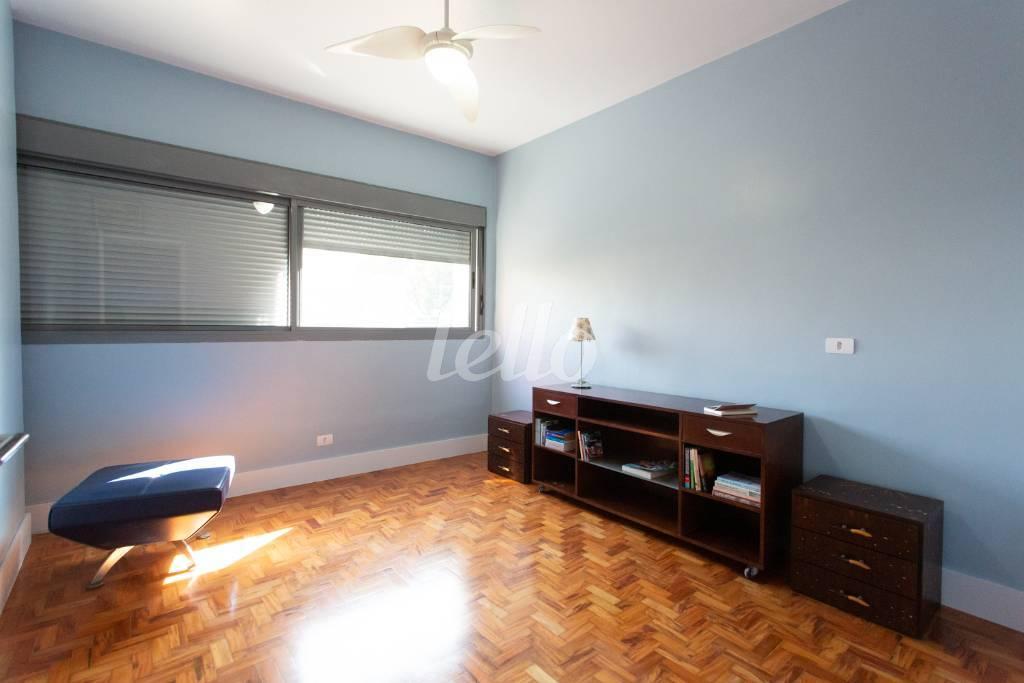 DORMITÓRIO de Apartamento para alugar, Padrão com 115 m², 2 quartos e 1 vaga em Pinheiros - São Paulo