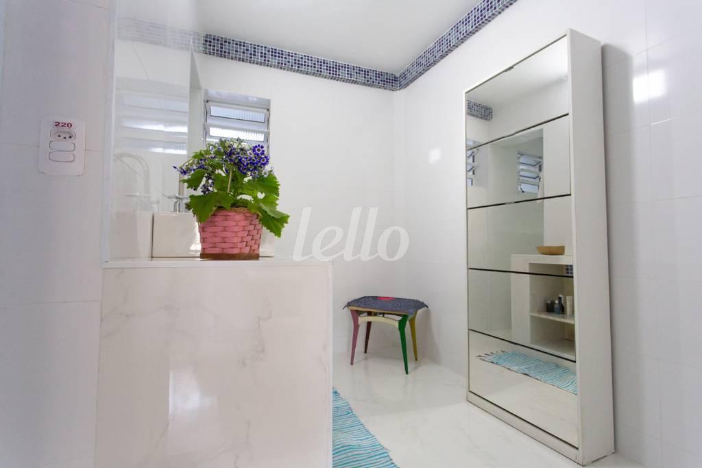 BANHEIRO SUÍTE de Apartamento para alugar, Padrão com 115 m², 2 quartos e 1 vaga em Pinheiros - São Paulo