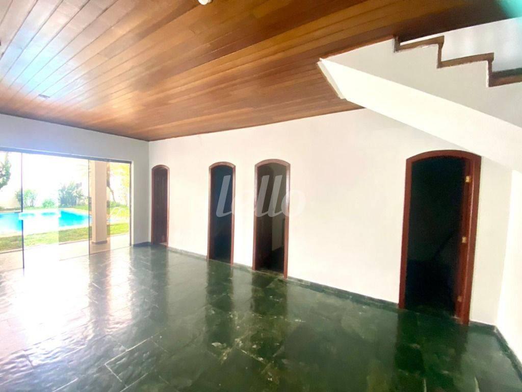 SALÃO PISCINA de Casa para alugar, sobrado com 380 m², 4 quartos e 4 vagas em Jardim Teresa - São Paulo