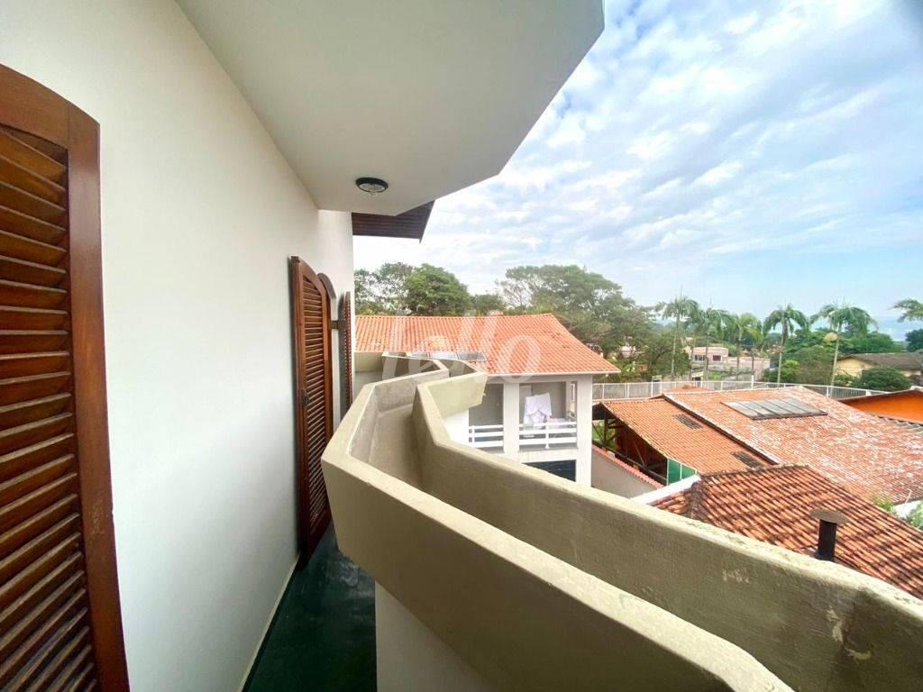 VARANDA SUÍTE 3 de Casa para alugar, sobrado com 380 m², 4 quartos e 4 vagas em Jardim Teresa - São Paulo