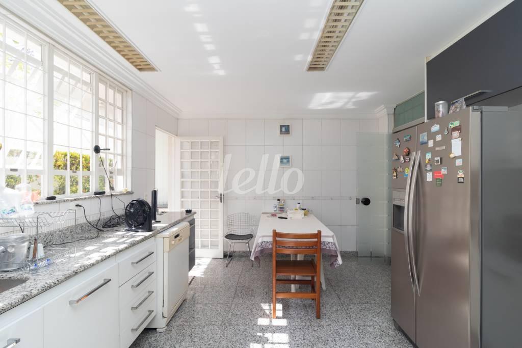 COZINHA de Casa à venda, sobrado com 453 m², 4 quartos e 8 vagas em Vila Prudente - São Paulo