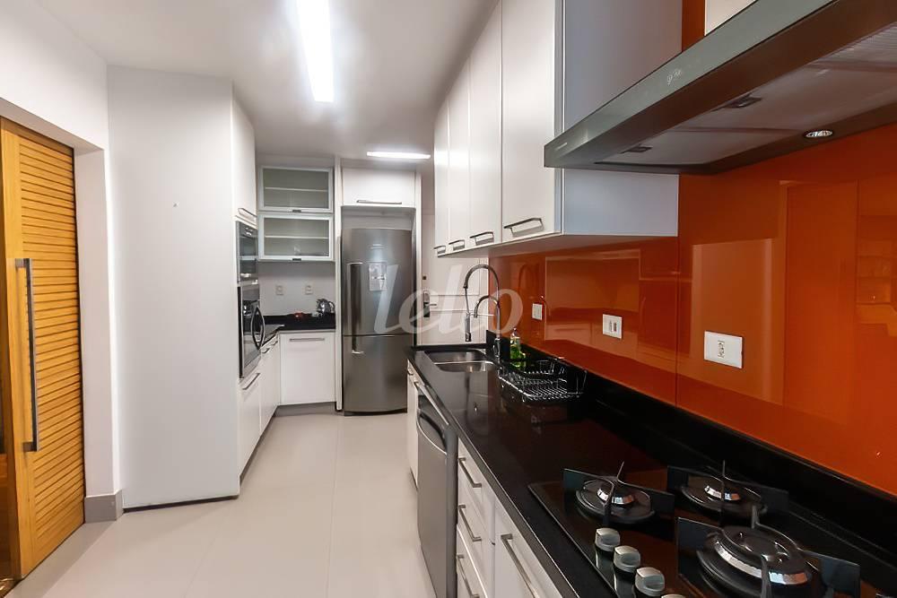 COZINHA de Apartamento para alugar, Padrão com 158 m², 2 quartos e 1 vaga em Itaim Bibi - São Paulo
