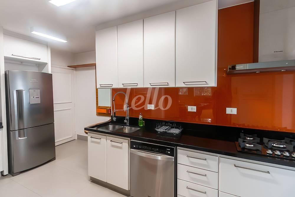 COZINHA de Apartamento para alugar, Padrão com 158 m², 2 quartos e 1 vaga em Itaim Bibi - São Paulo
