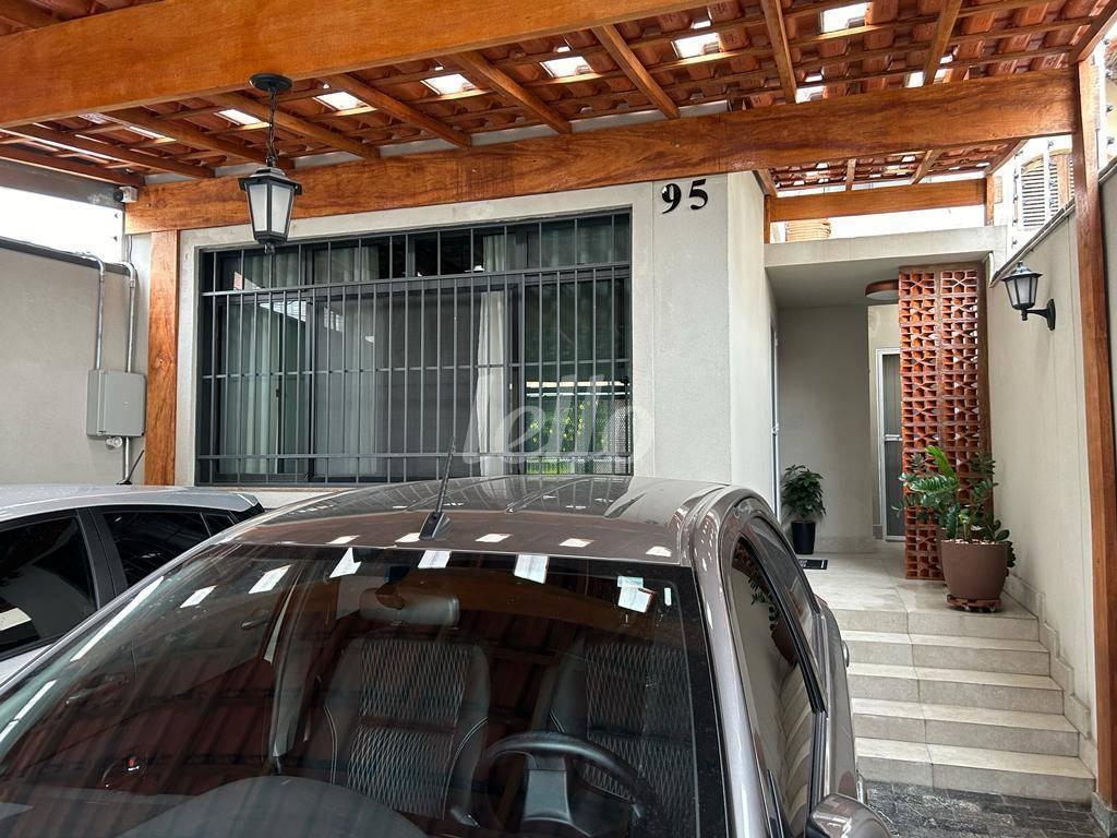 FACHADA de Casa à venda, sobrado com 108 m², 3 quartos e 2 vagas em Jardim da Glória - São Paulo