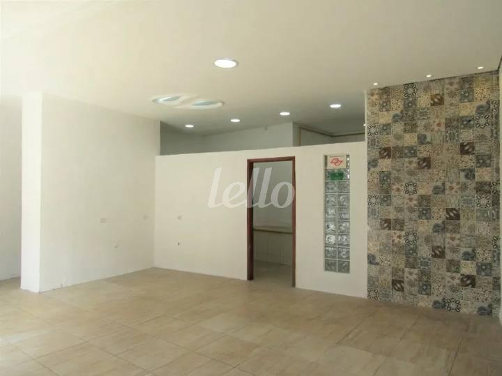 SALÃO de Salão para alugar, Padrão com 51 m², e em Vila Curuca - Santo André