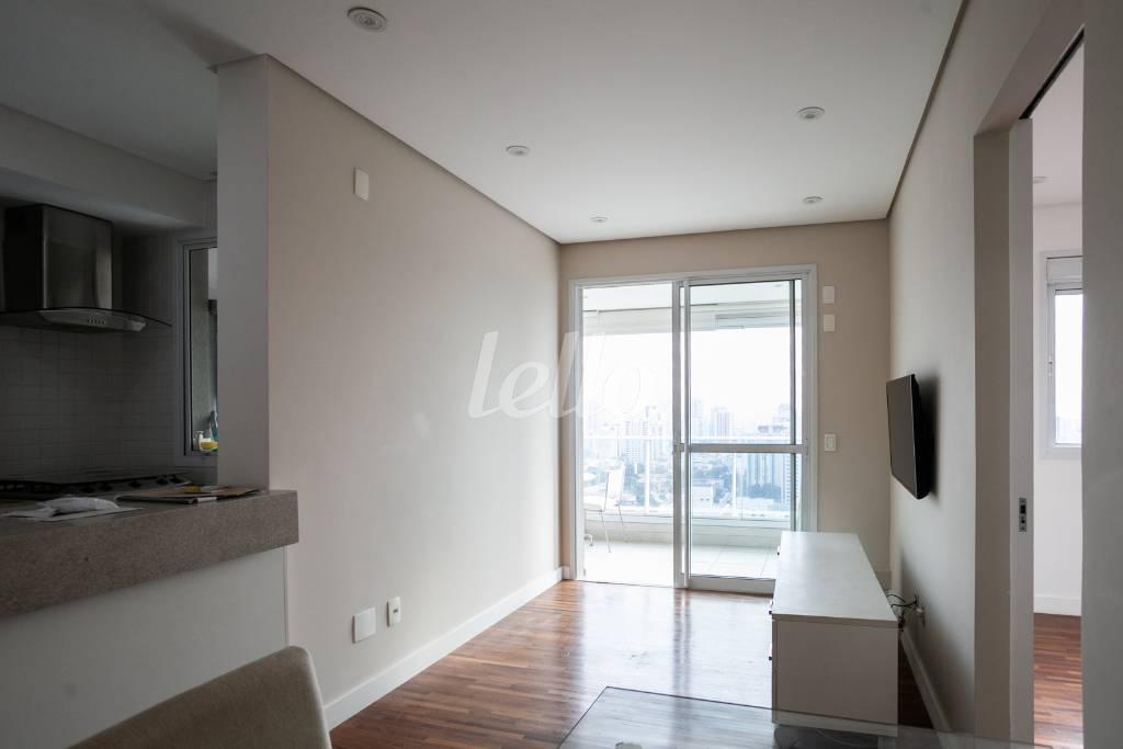 SALA de Apartamento para alugar, Padrão com 50 m², 1 quarto e 1 vaga em Vila Gomes Cardim - São Paulo