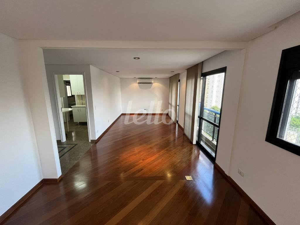 SALA de Apartamento à venda, Padrão com 104 m², 3 quartos e 2 vagas em Cidade Monções - São Paulo