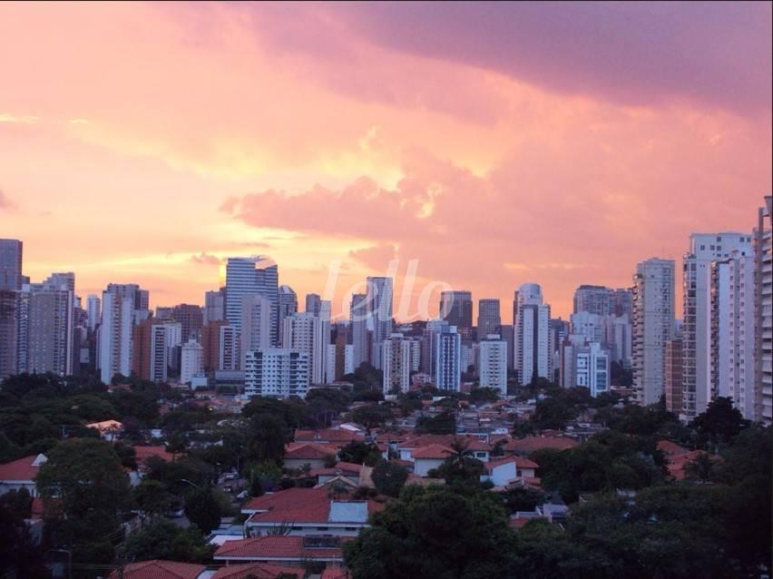 VISTA de Apartamento à venda, Padrão com 104 m², 3 quartos e 2 vagas em Cidade Monções - São Paulo