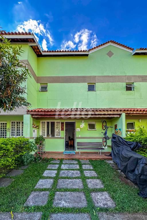 FACHADA de Casa à venda, sobrado com 110 m², 2 quartos e 2 vagas em Utinga - Santo André