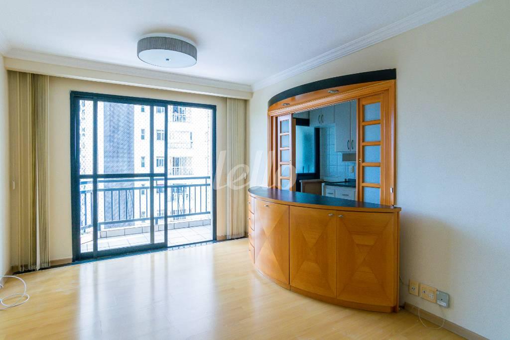 SALA de Apartamento para alugar, Padrão com 65 m², 2 quartos e 1 vaga em Vila Olímpia - São Paulo