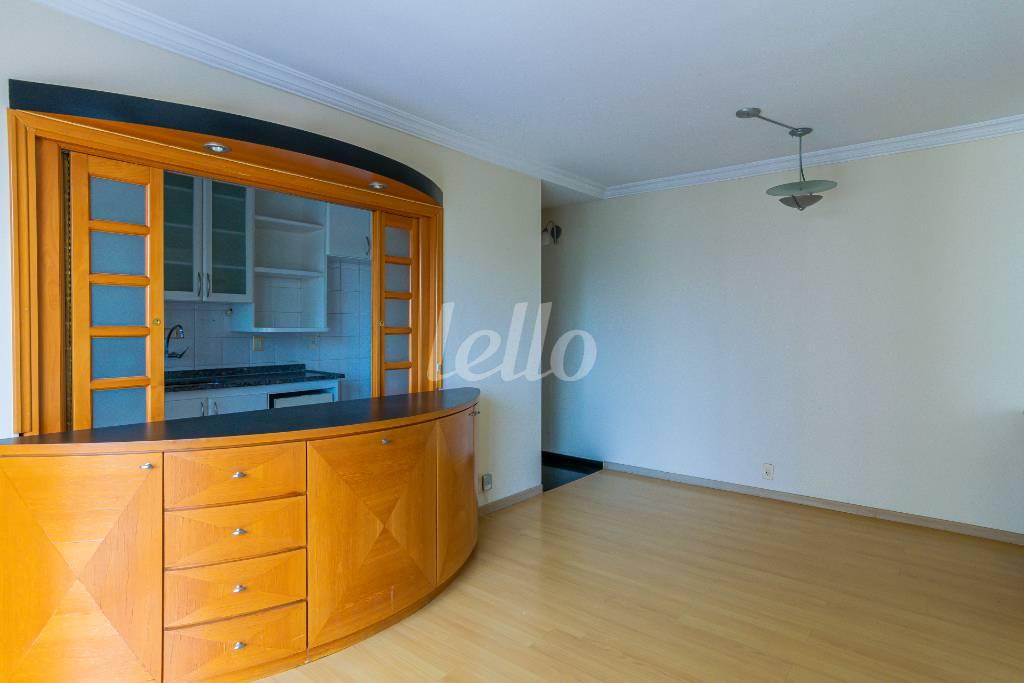 SALA de Apartamento para alugar, Padrão com 65 m², 2 quartos e 1 vaga em Vila Olímpia - São Paulo