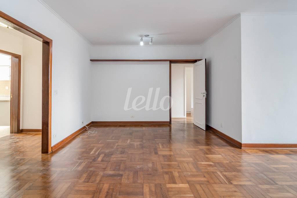 SALA de Apartamento à venda, Padrão com 156 m², 3 quartos e 2 vagas em Perdizes - São Paulo