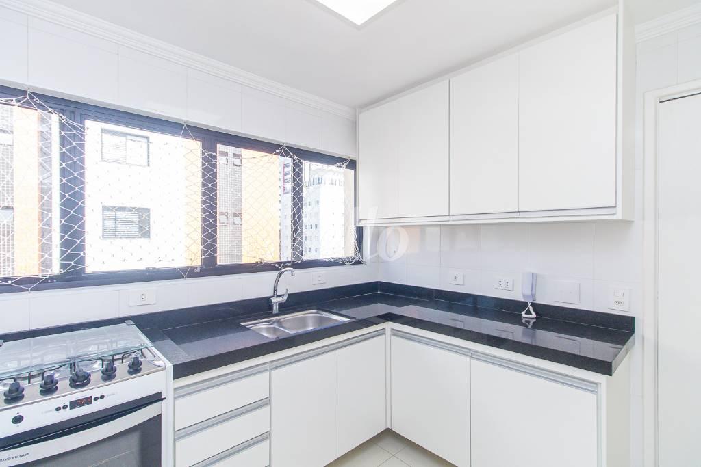 COZINHA de Apartamento para alugar, Padrão com 100 m², 3 quartos e 1 vaga em Indianópolis - São Paulo