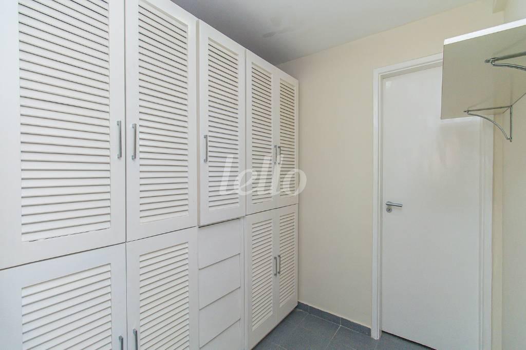AREA DE SERVIÇO de Apartamento para alugar, Padrão com 100 m², 3 quartos e 1 vaga em Indianópolis - São Paulo