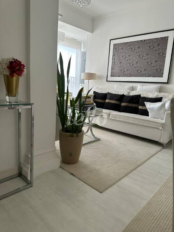 SALA DOIS AMBIENTES de Apartamento à venda, Padrão com 66 m², 2 quartos e 1 vaga em Vila Nivi - São Paulo