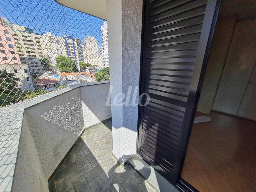 VARANDA SUITE de Apartamento à venda, Padrão com 104 m², 3 quartos e 1 vaga em Vila Nova Conceição - São Paulo