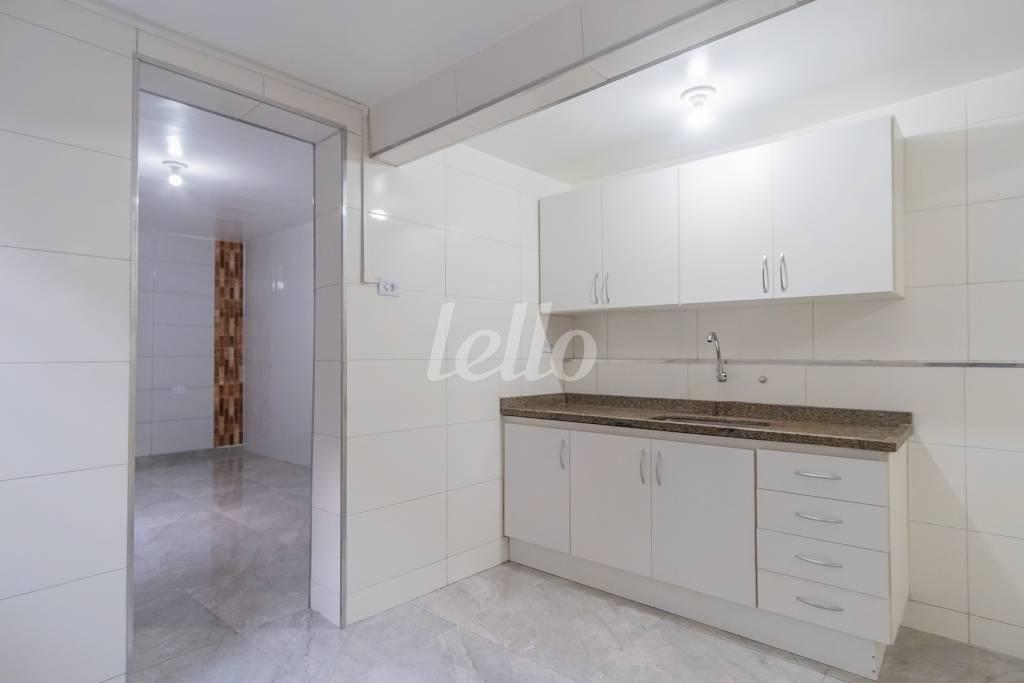 COZINHA de Casa para alugar, sobrado com 20 m², 1 quarto e em Jardim Vergueiro - São Paulo