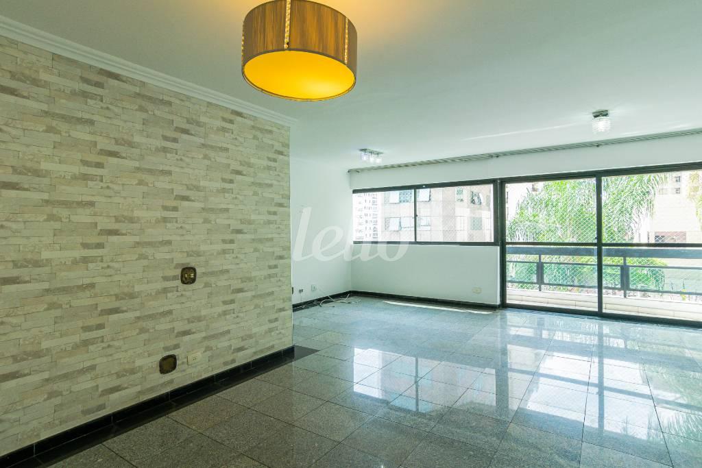 SALA de Apartamento para alugar, Padrão com 45 m², 2 quartos e em Itaim Bibi - São Paulo