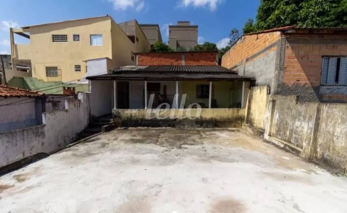 QUINTAL de Casa para alugar, sobrado com 240 m², 3 quartos e 2 vagas em Vila Polopoli - São Paulo