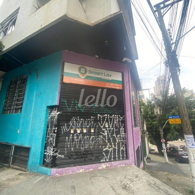 FACHADA de Loja para alugar, Padrão com 150 m², e em Perdizes - São Paulo