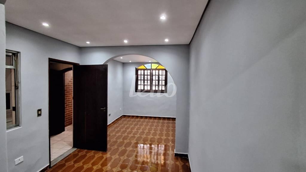 SALA DE ESTAR de Casa à venda, térrea com 100 m², 3 quartos e 1 vaga em Vila Cerâmica - São Bernardo do Campo