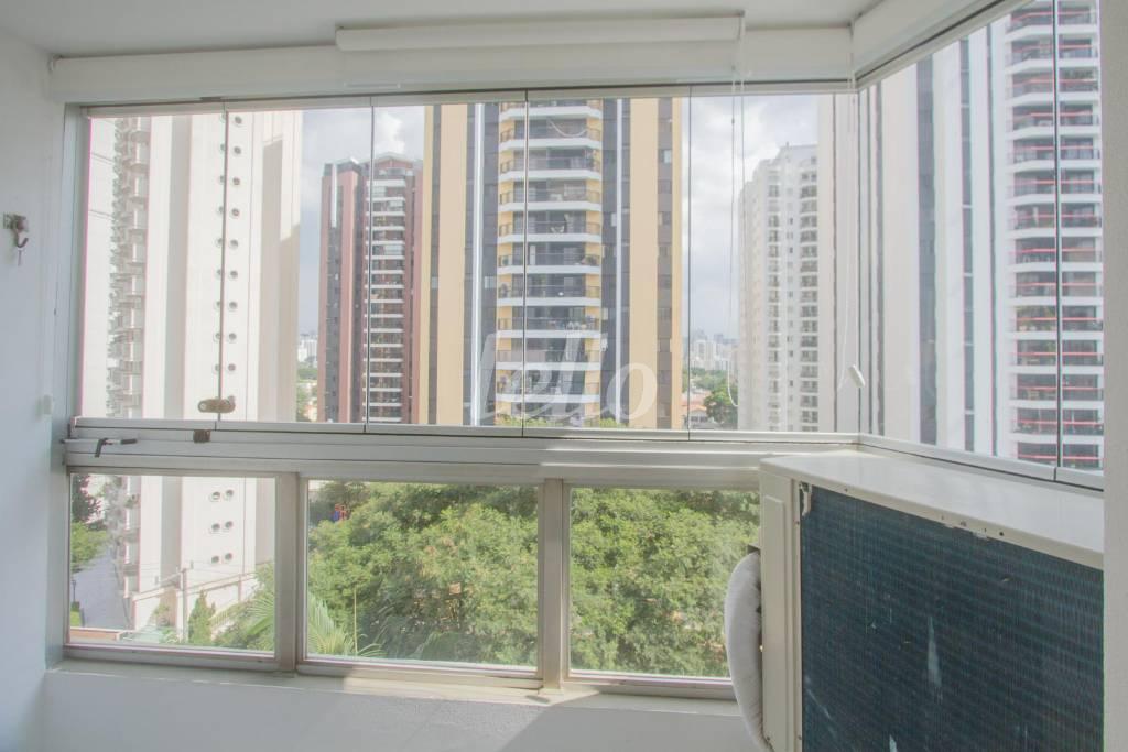 SACADA de Apartamento à venda, Padrão com 69 m², 2 quartos e 2 vagas em Indianópolis - São Paulo