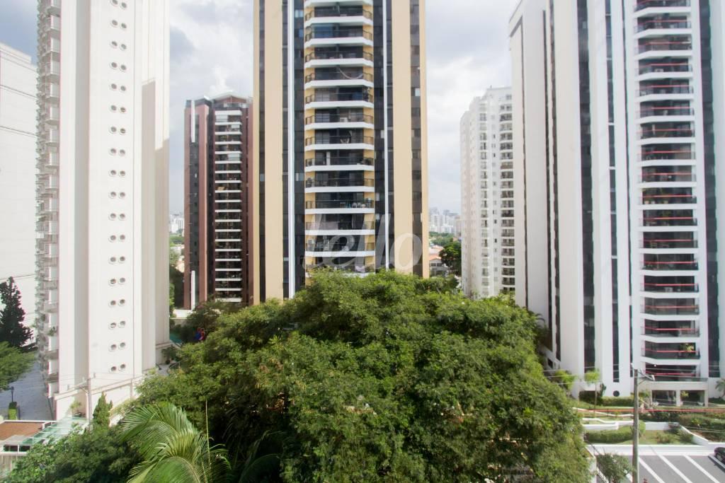 VISTA de Apartamento à venda, Padrão com 69 m², 2 quartos e 2 vagas em Indianópolis - São Paulo