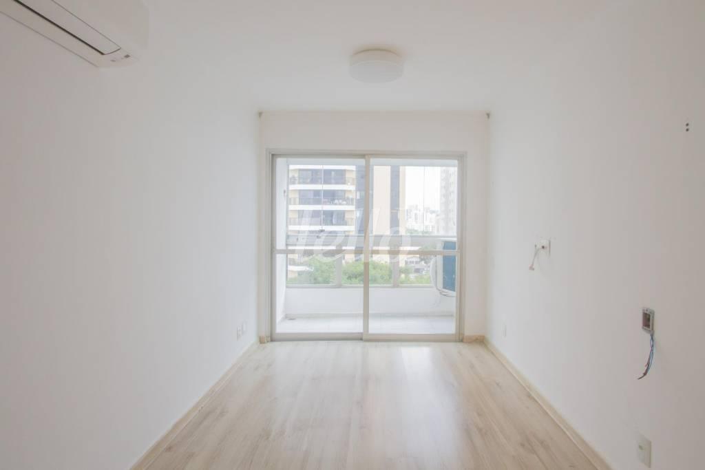 SALA de Apartamento à venda, Padrão com 69 m², 2 quartos e 2 vagas em Indianópolis - São Paulo