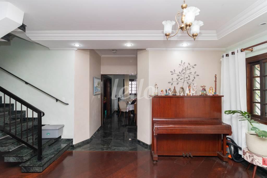 6 - SALA de Casa à venda, sobrado com 350 m², 4 quartos e 6 vagas em Jardim Vila Formosa - São Paulo