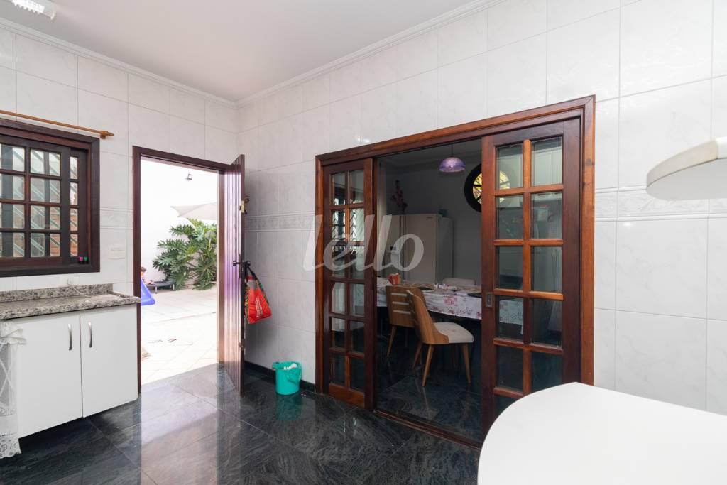 12  -COZINHA de Casa à venda, sobrado com 350 m², 4 quartos e 6 vagas em Jardim Vila Formosa - São Paulo