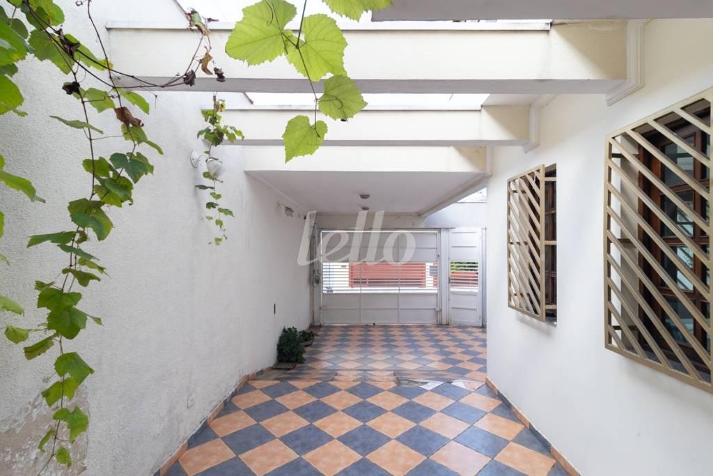 49  - GARAGEM de Casa à venda, sobrado com 350 m², 4 quartos e 6 vagas em Jardim Vila Formosa - São Paulo