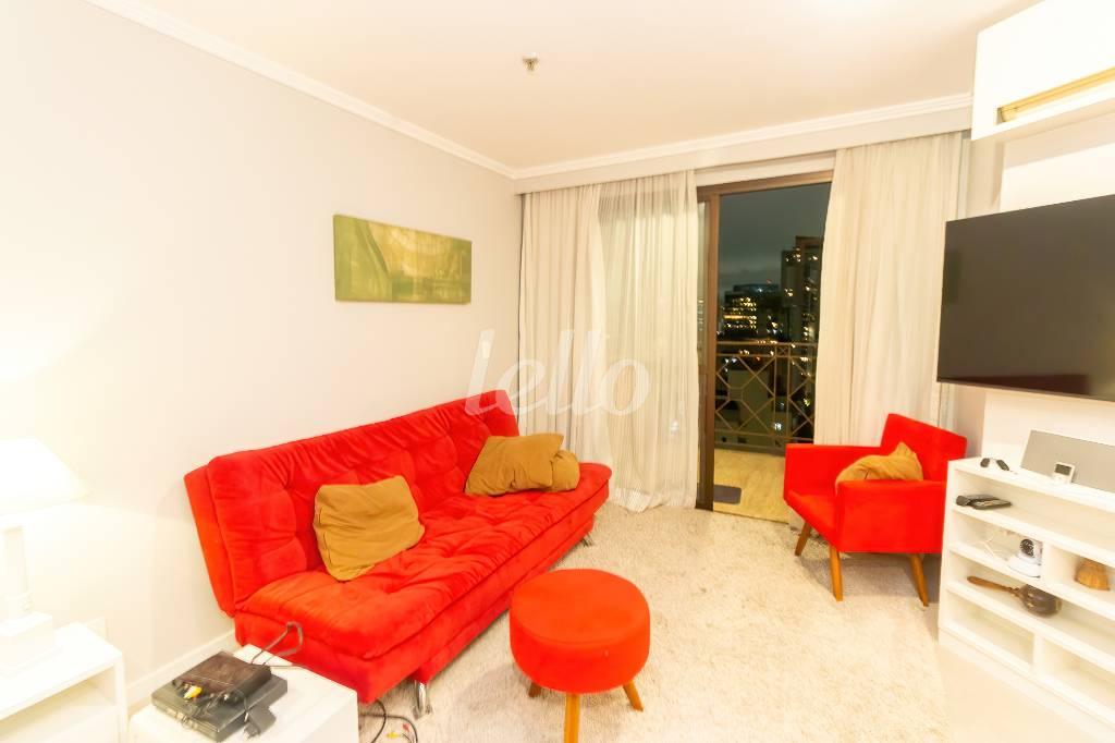 SALA de Apartamento à venda, Padrão com 54 m², 2 quartos e 1 vaga em Vila Olímpia - São Paulo
