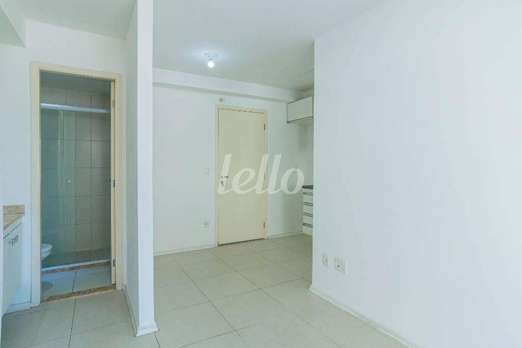01SALA_004 de Apartamento para alugar, Padrão com 37 m², 1 quarto e 1 vaga em Bela Vista - São Paulo