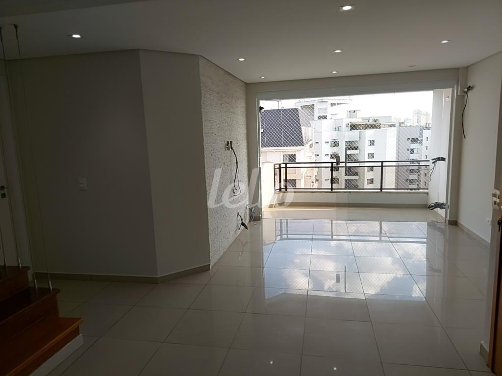 1-SALA PISO INFERIOR-001.JPG de Apartamento à venda, cobertura - Padrão com 198 m², 3 quartos e 2 vagas em Indianópolis - São Paulo