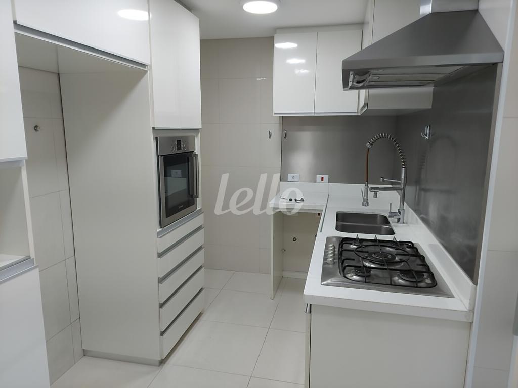 COZINHA de Apartamento à venda, cobertura - Padrão com 198 m², 3 quartos e 2 vagas em Indianópolis - São Paulo