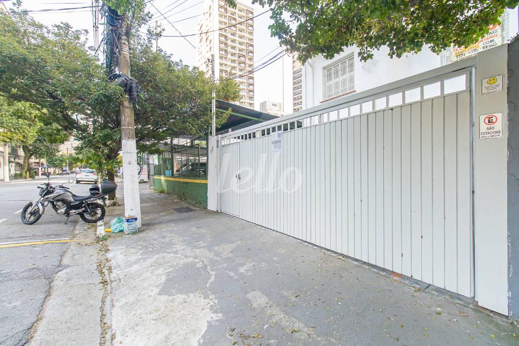 FACHADA de Casa para alugar, sobrado com 250 m², 3 quartos e 2 vagas em Paraíso - São Paulo