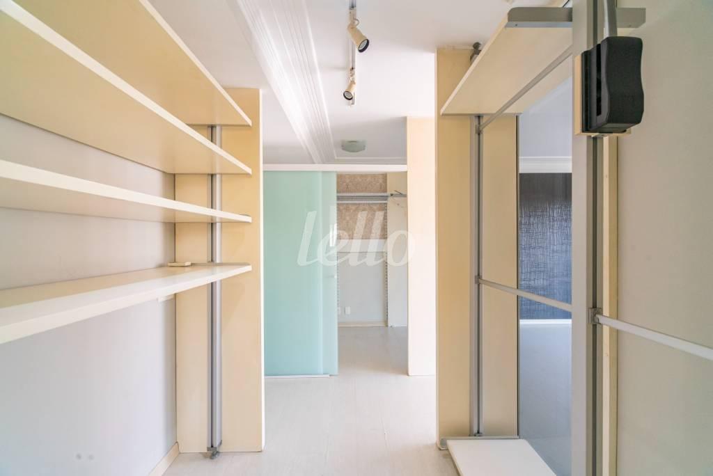 CLOSET DO DORMITÓRIO de Apartamento à venda, cobertura - Padrão com 128 m², 1 quarto e 2 vagas em Jardim - Santo André