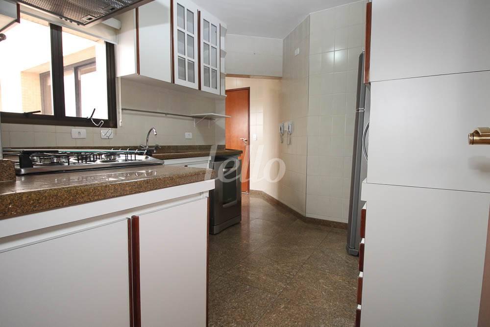 COZINHA de Apartamento à venda, Padrão com 134 m², 3 quartos e 2 vagas em Vila Regente Feijó - São Paulo