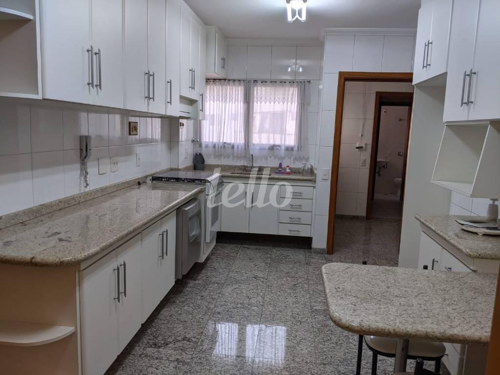 COZINHA de Apartamento à venda, Padrão com 140 m², 3 quartos e 3 vagas em Vila Analia Franco - São Paulo