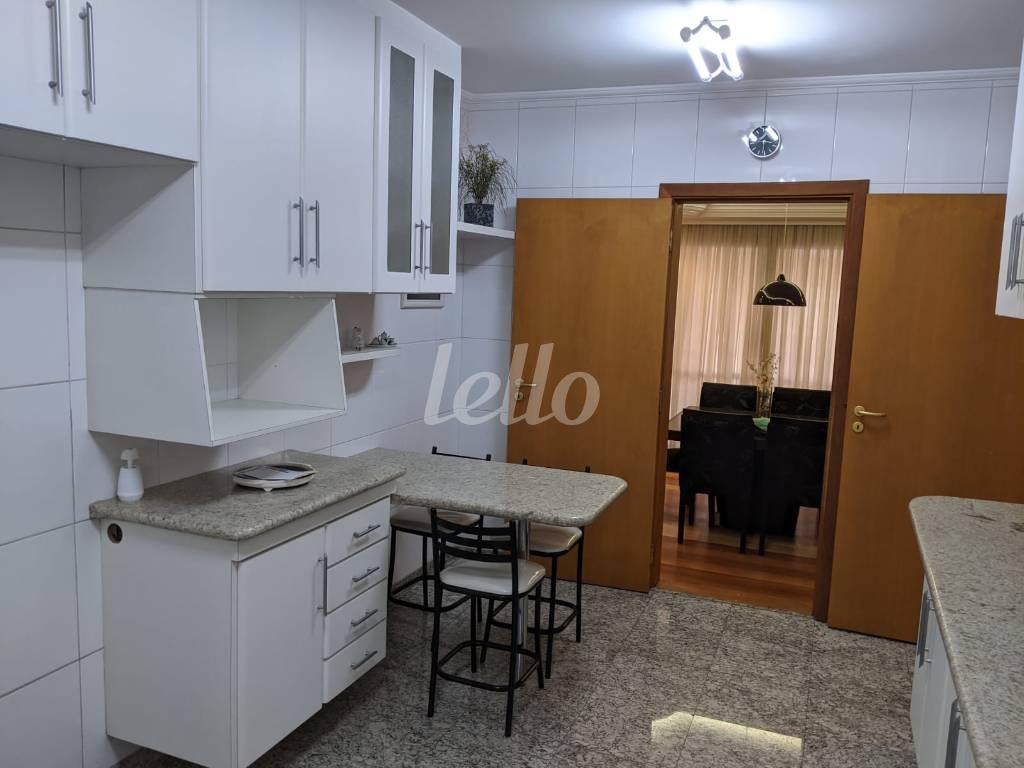 COZINHA de Apartamento à venda, Padrão com 140 m², 3 quartos e 3 vagas em Vila Analia Franco - São Paulo