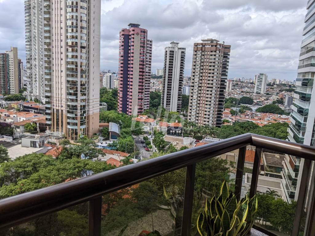 VISTA de Apartamento à venda, Padrão com 140 m², 3 quartos e 3 vagas em Vila Analia Franco - São Paulo