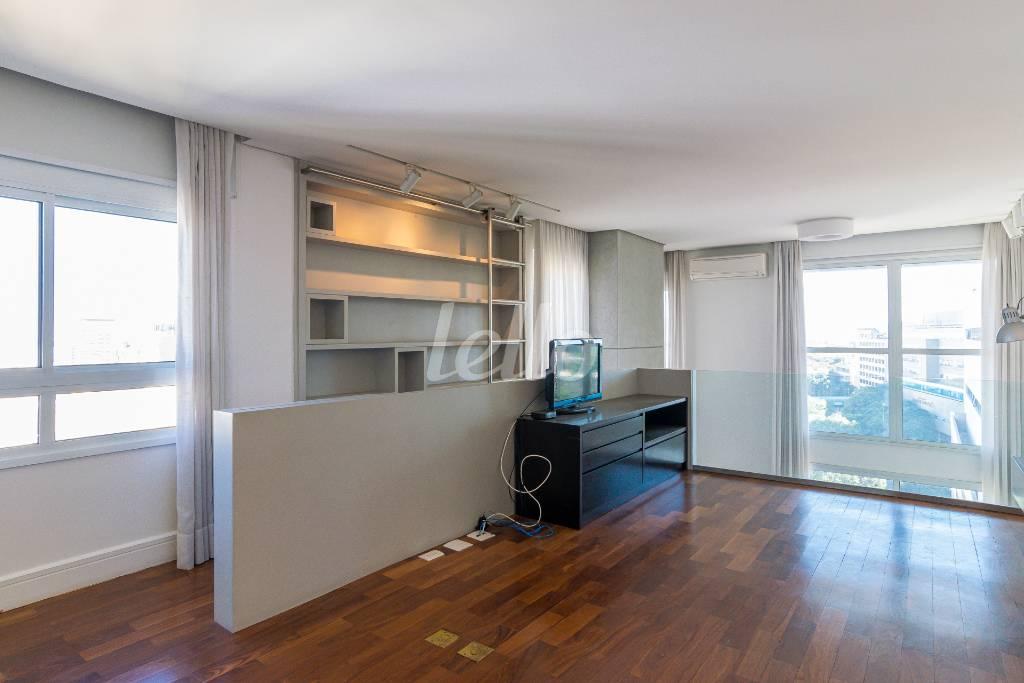 SUITE de Apartamento para alugar, Padrão com 100 m², 1 quarto e 5 vagas em Cerqueira César - São Paulo