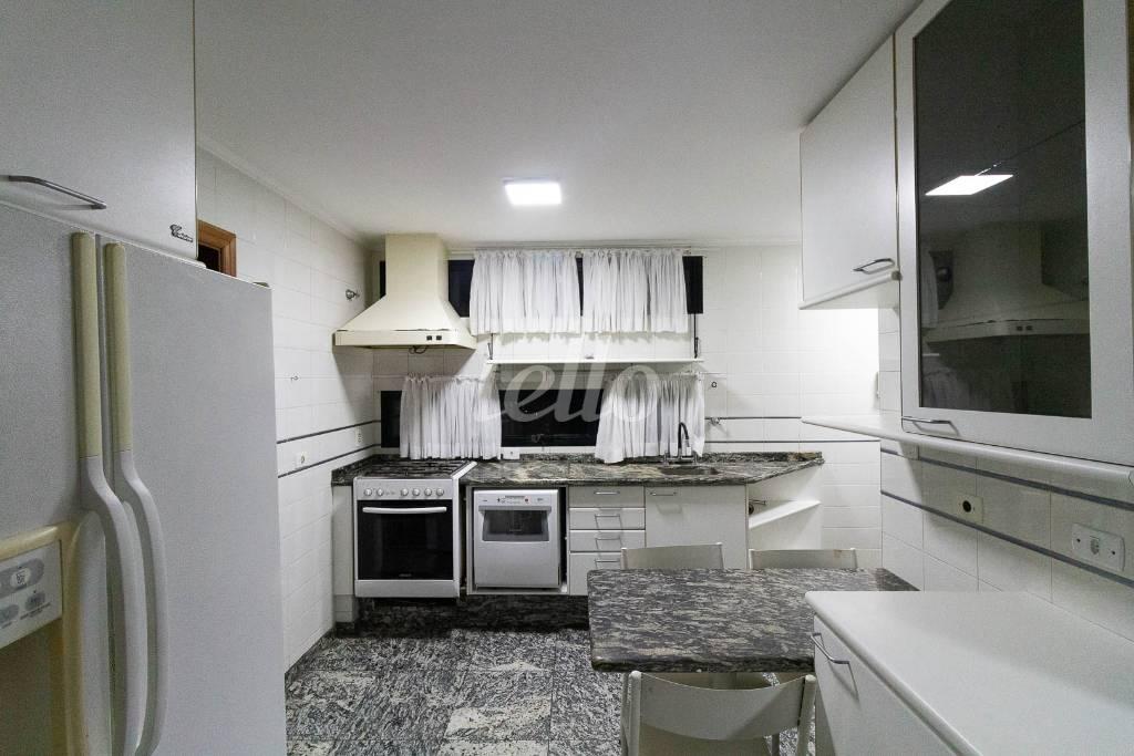 COZINHA de Apartamento para alugar, Padrão com 130 m², 3 quartos e 2 vagas em Vila São Geraldo - São Paulo