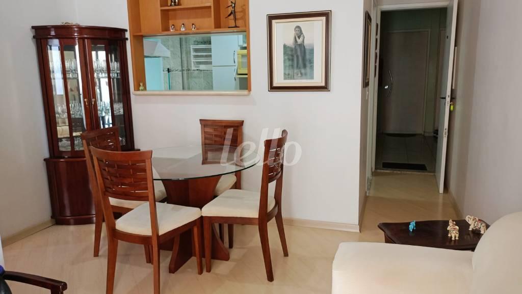 F de Apartamento à venda, Padrão com 46 m², 2 quartos e 1 vaga em Vila Amélia - São Paulo