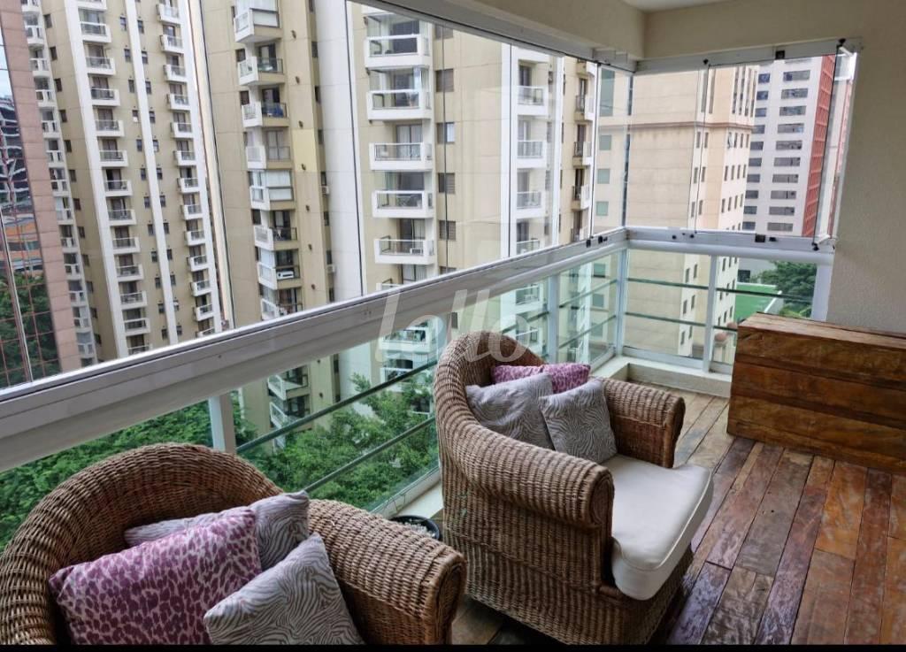 SACADA de Apartamento para alugar, Padrão com 111 m², e 2 vagas em Vila Olímpia - São Paulo