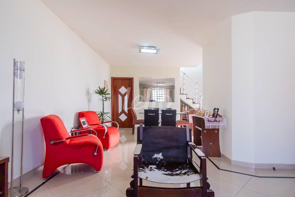SALA de Casa para alugar, sobrado com 250 m², 4 quartos e 4 vagas em Vila Dom Pedro I - São Paulo