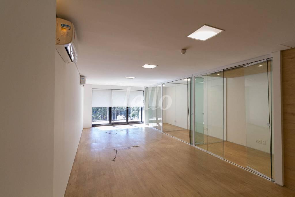 SALA 2 de Sala / Conjunto para alugar, Padrão com 80 m², e 2 vagas em Sumarezinho - São Paulo