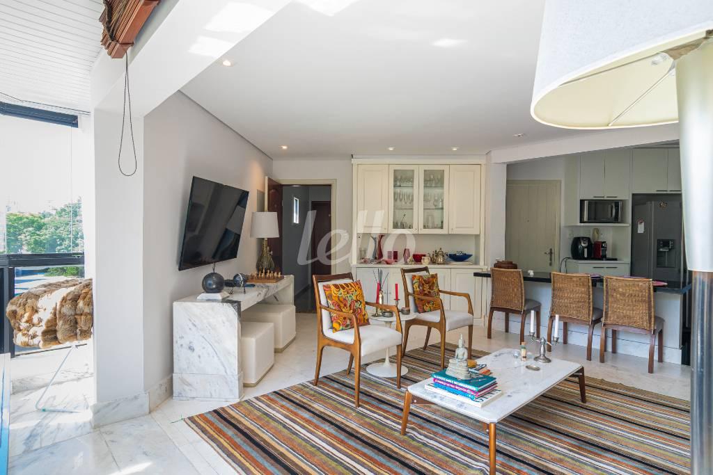 SALA de Apartamento para alugar, Padrão com 100 m², 2 quartos e 2 vagas em Vila Clementino - São Paulo